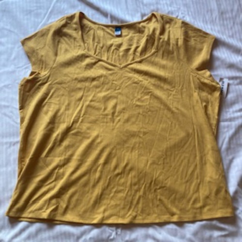 Old navy yellow t-shirt